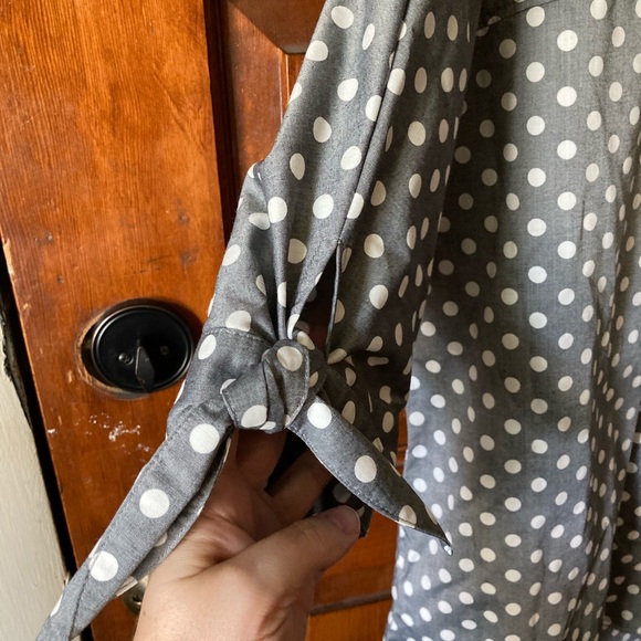 Ravel gray and white polka dot top size M - Picture 2 of 8